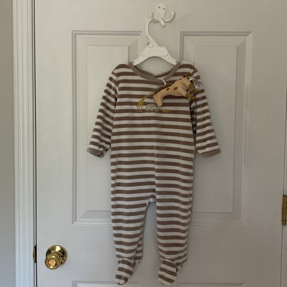 NWOT Jacadi Paris Baby Striped Pajama with Small Stuffed Giraffe - 12M